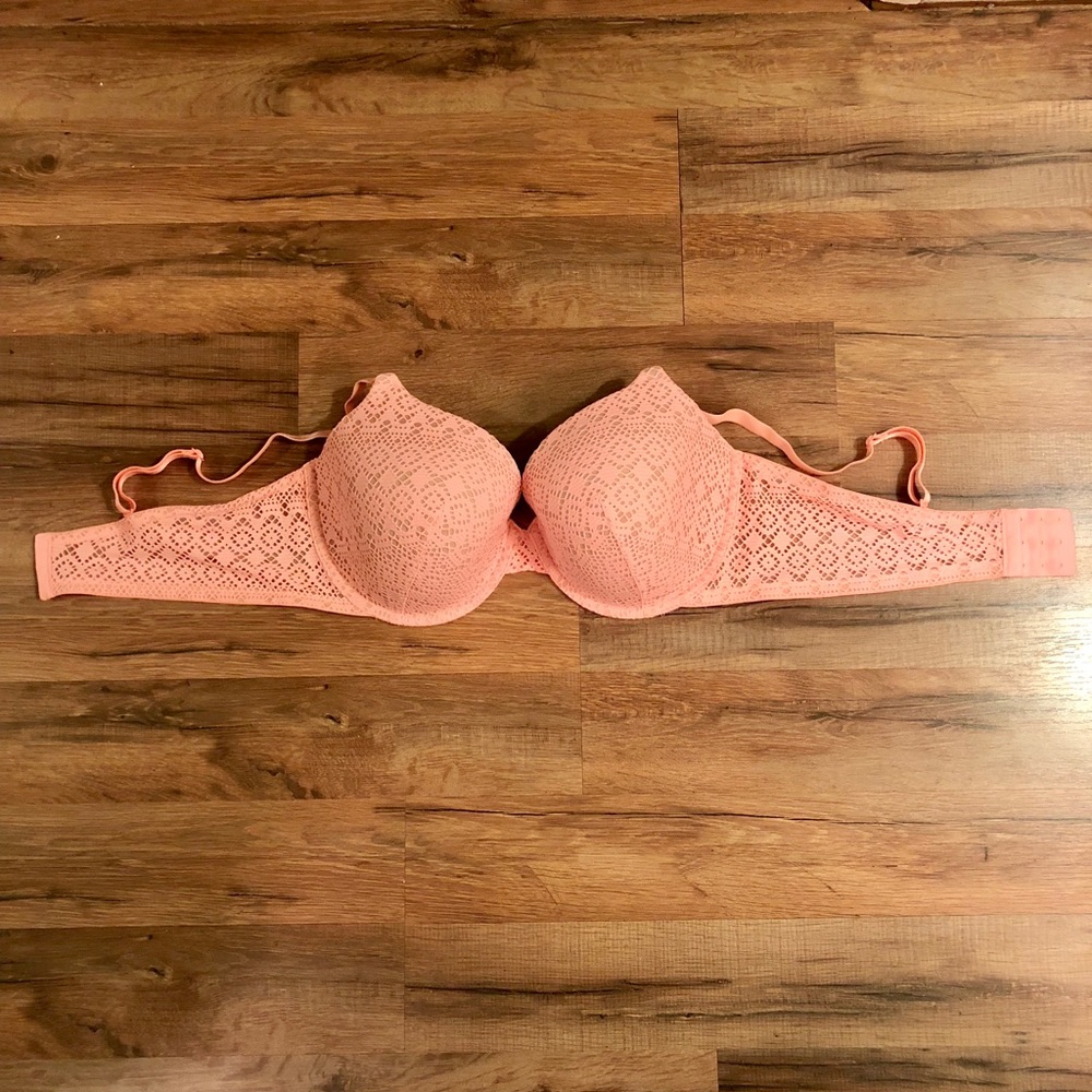 NWT Victoria’s Secret Underwire Bra 40D